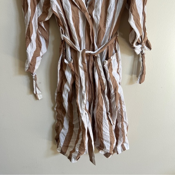 Mr Larkin Ahinaa Striped Tan and White light weight long coat. Size Medium - Picture 5 of 9